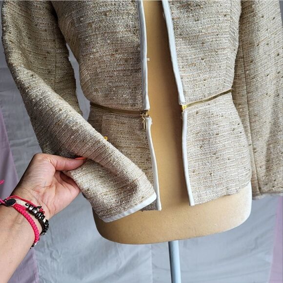 Magaschoni Beige Tweed Full or Crop Blazer, White Trim Size Small - Picture 3 of 15